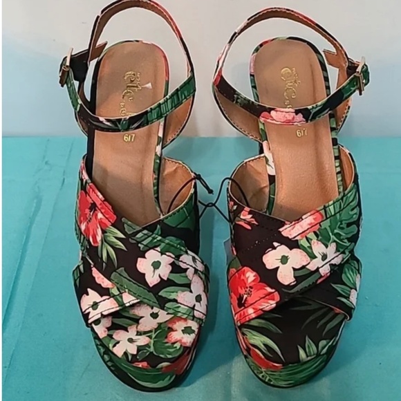 NWT Rue 21 Platform Sandals - Picture 2 of 10